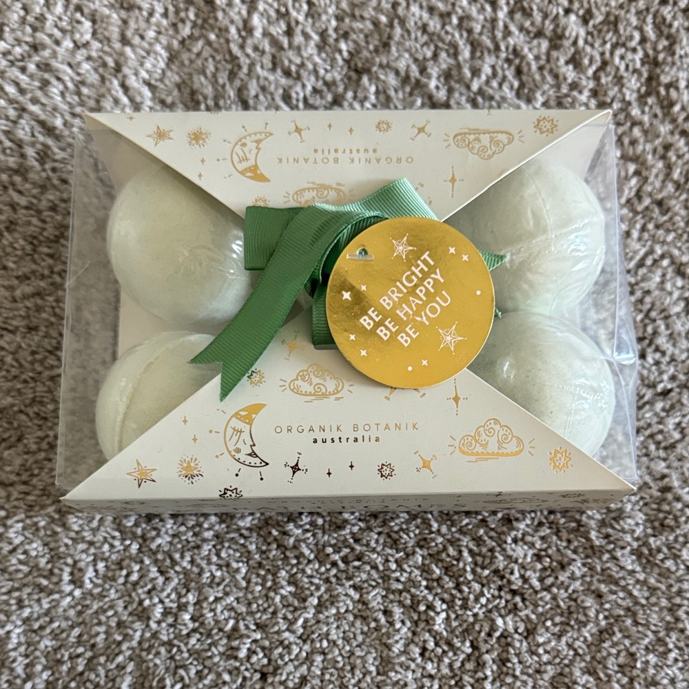 Frosted Vanilla Bath Bombs